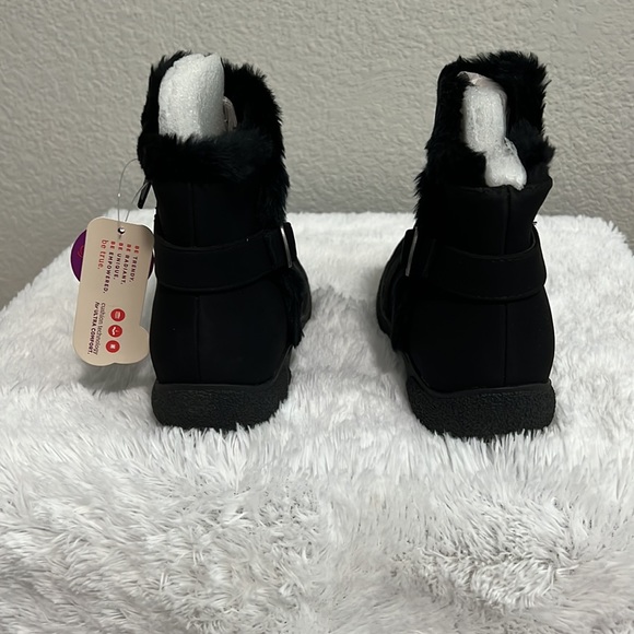 BareTraps Shoes Baretraps Womens Lyna Booties Flat Heel Size 6m